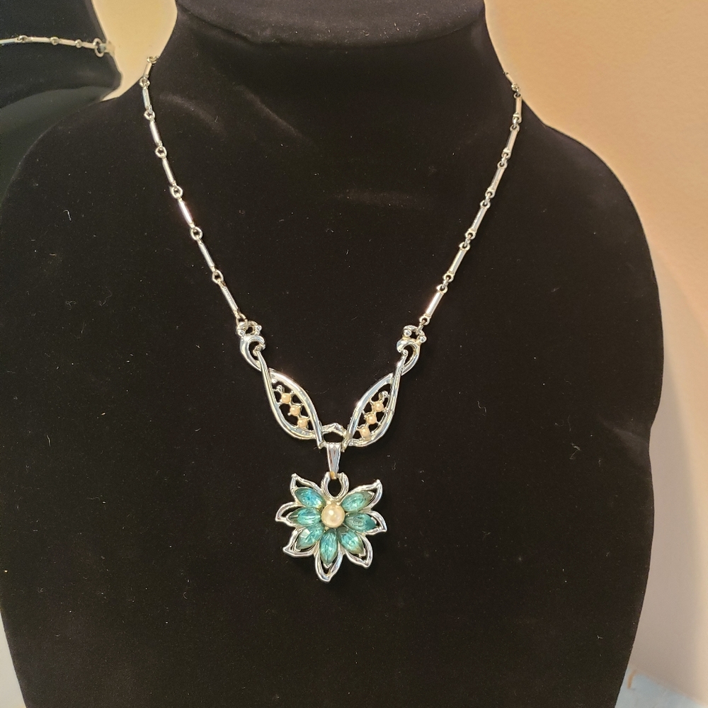 Vintage Flower Necklace